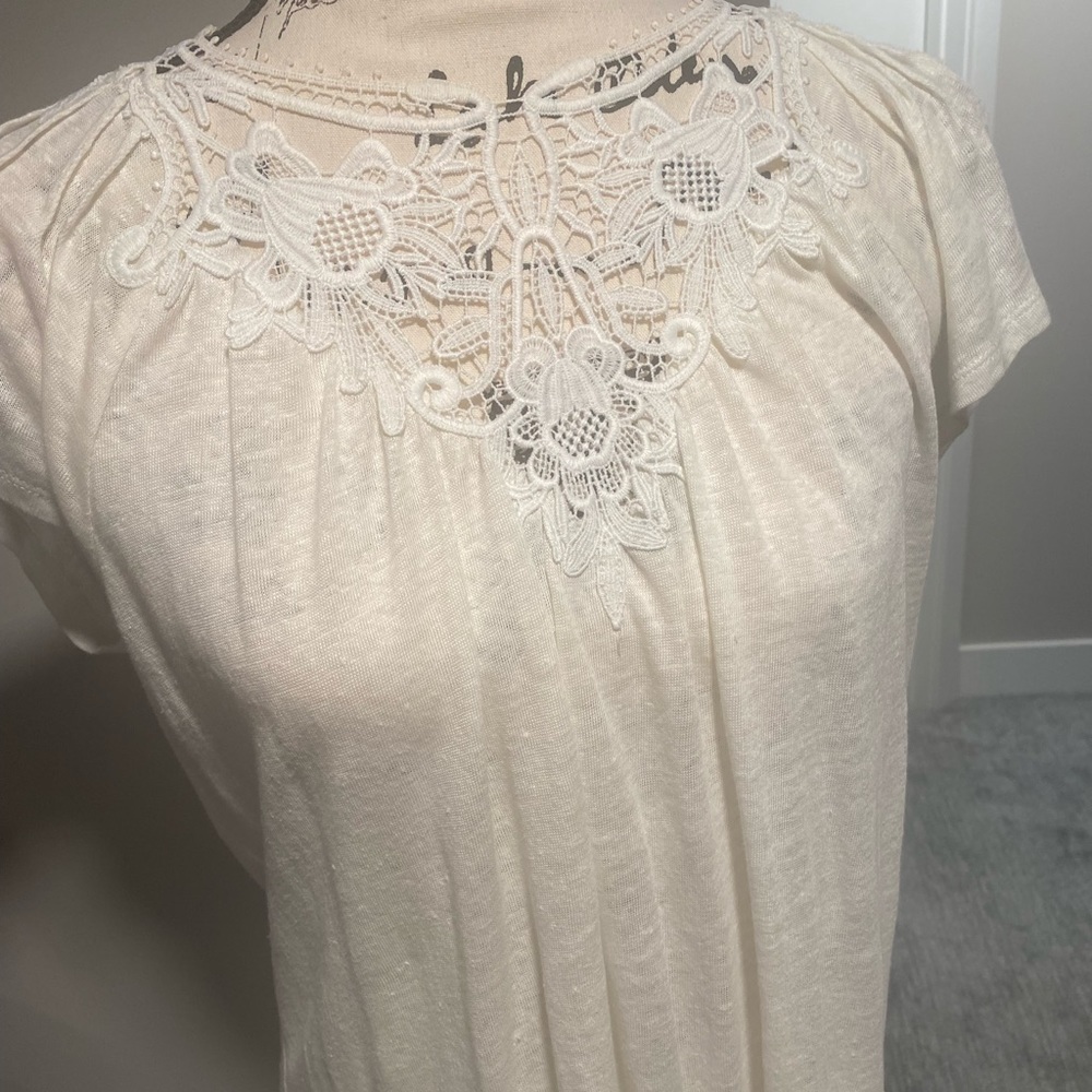 41 Hawthorn White Size M